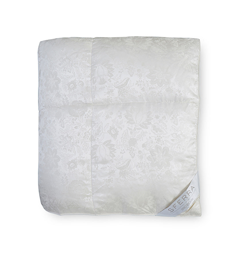 SFERRA Snowdon duvet and pillows are filled with our highest fill-power down yet and offer unparalleled thermal insulation.