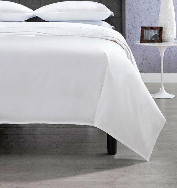 Corto Celeste Duvet Cover is a contemporary update to Celeste, SFERRA's most popular percale sheeting.